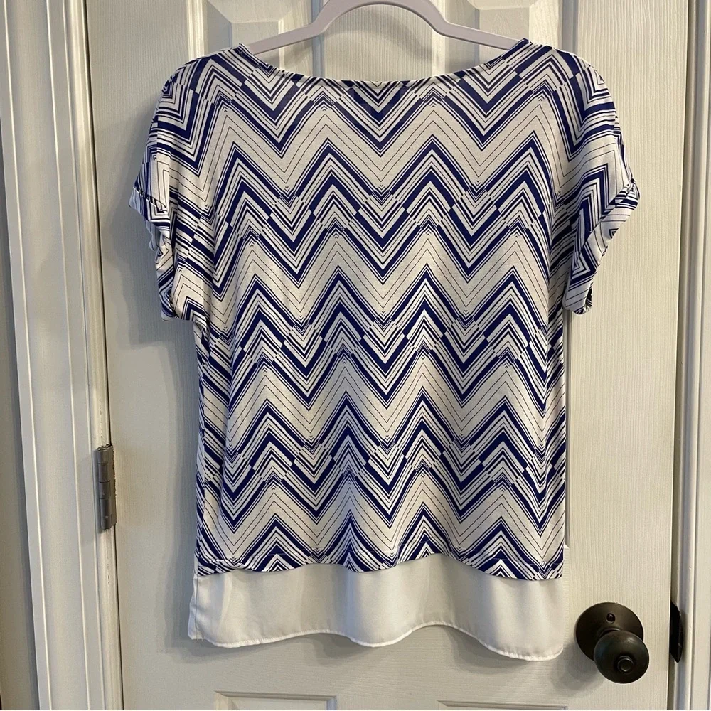 2/$10 Limited white & blue patterned mixed media short sleeve top Sz S - Picture 2 of 5